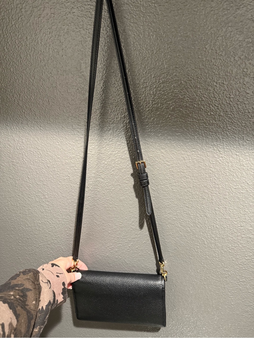 Tory Burch: Minimalist Black Crossbody Bag with Gold Accent